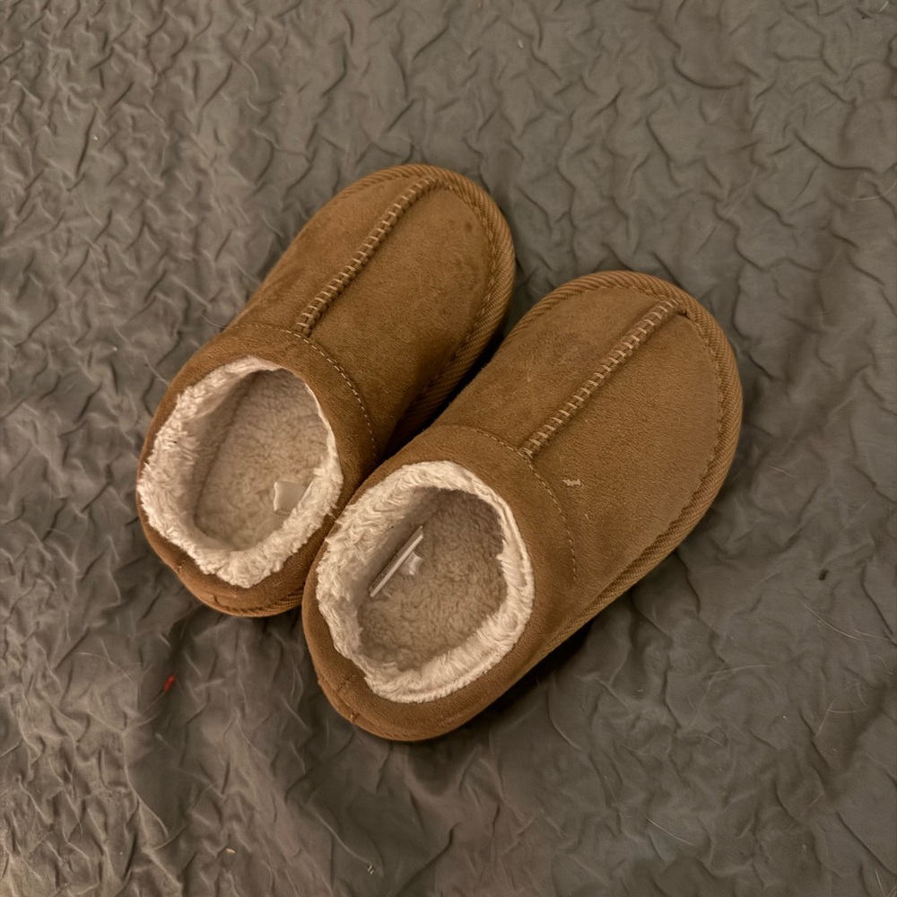 Cat & Jack Brown Kids Slippers